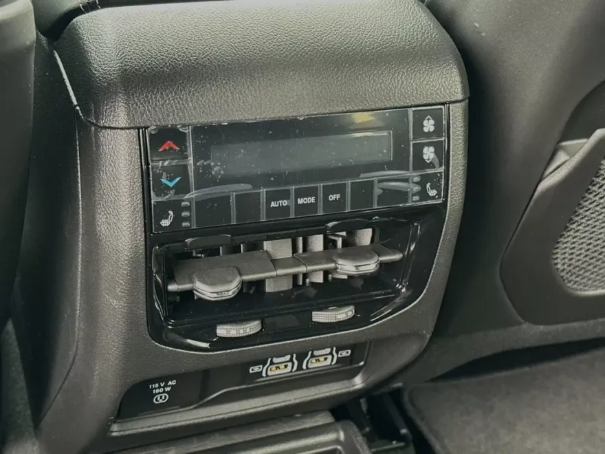 2024 Jeep Grand Cherokee Overland photo 13