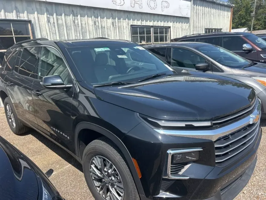 2025 Chevrolet Traverse photo 1