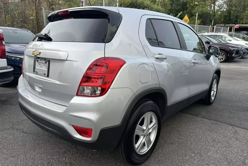 2020 Chevrolet Trax LS photo 1