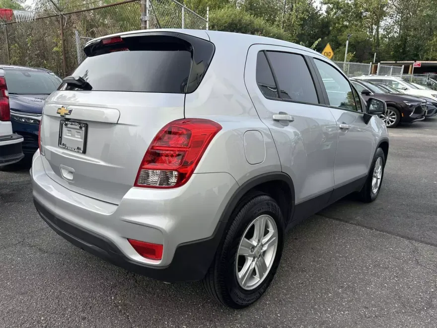 2020 Chevrolet Trax LS photo 1