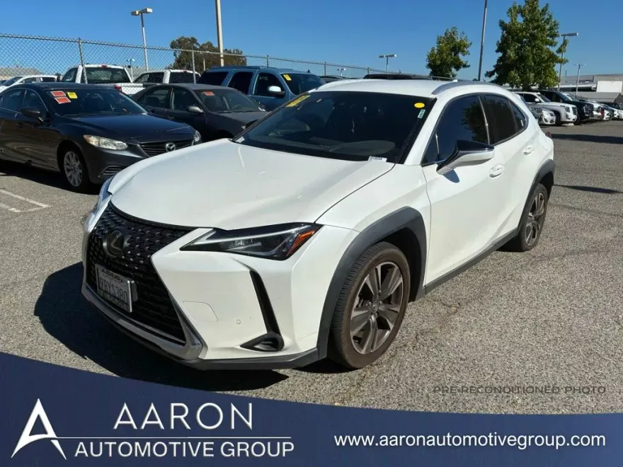 2022 Lexus UX 200 photo 1