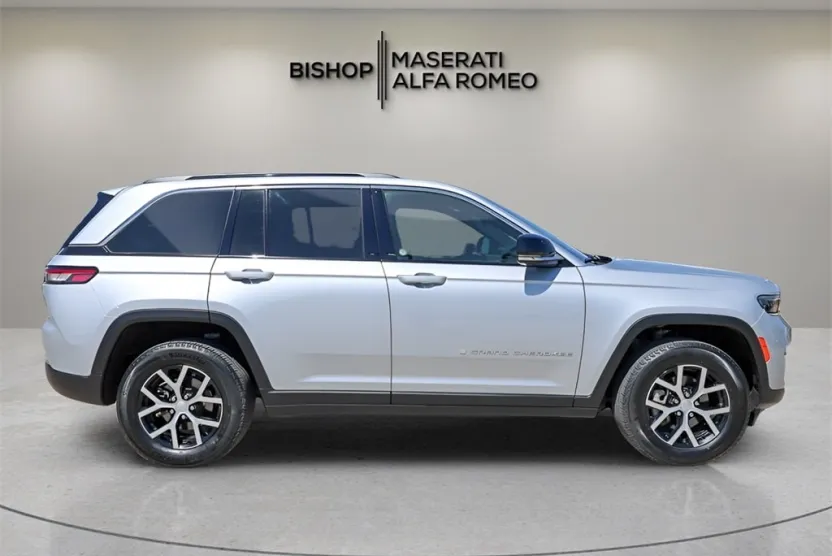 2024 Jeep Grand Cherokee Limited photo 1