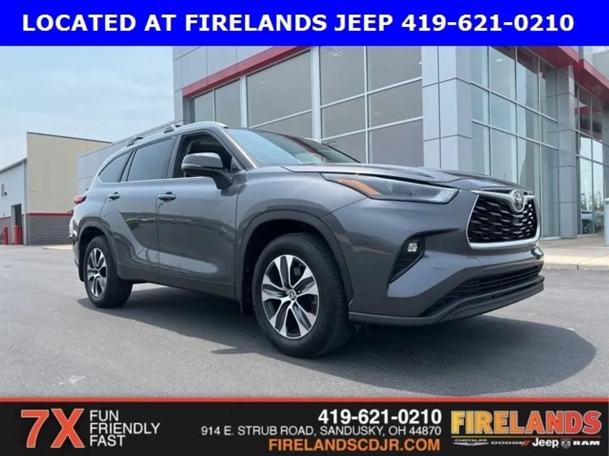 2023 Toyota Highlander L photo 1