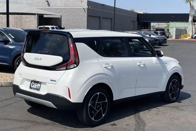 2025 Kia Soul EX photo 1