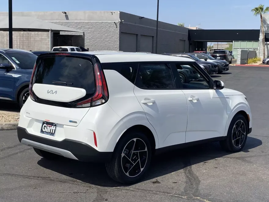 2025 Kia Soul EX photo 1