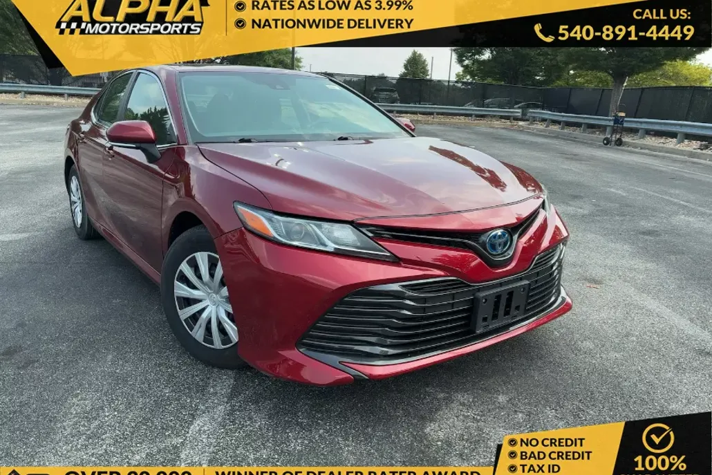 2020 Toyota Camry Hybrid LE photo 1