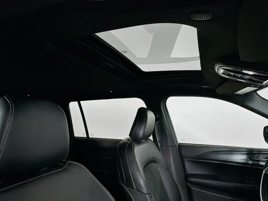 2025 Jeep Grand Cherokee Altitude X photo 17