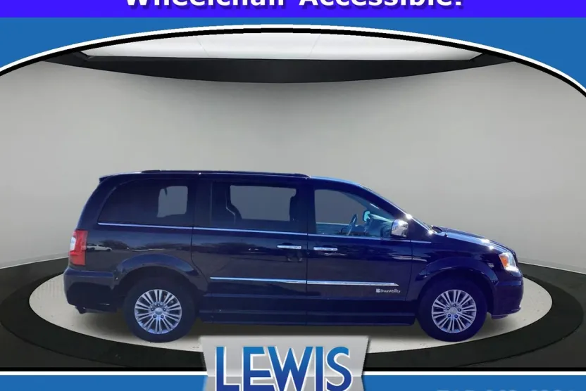 2015 Chrysler Town & Country photo 1