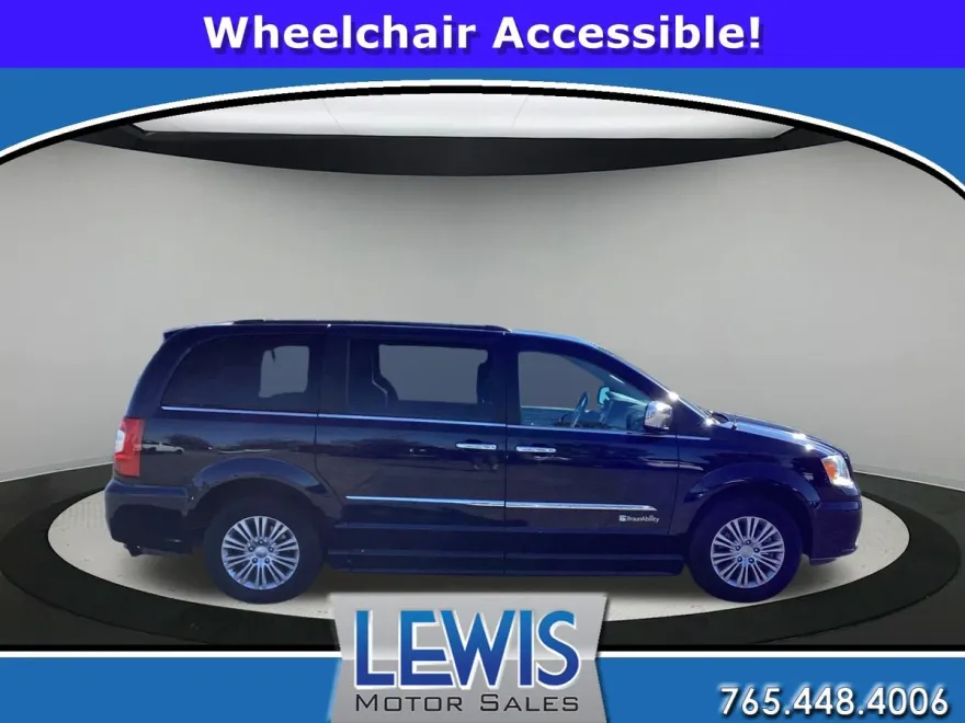 2015 Chrysler Town & Country photo 1