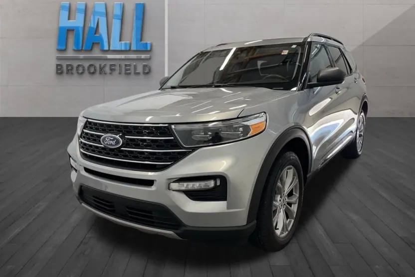 2023 Ford Explorer XLT photo 1