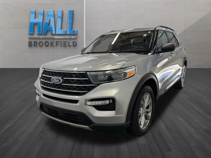 2023 Ford Explorer XLT photo 1