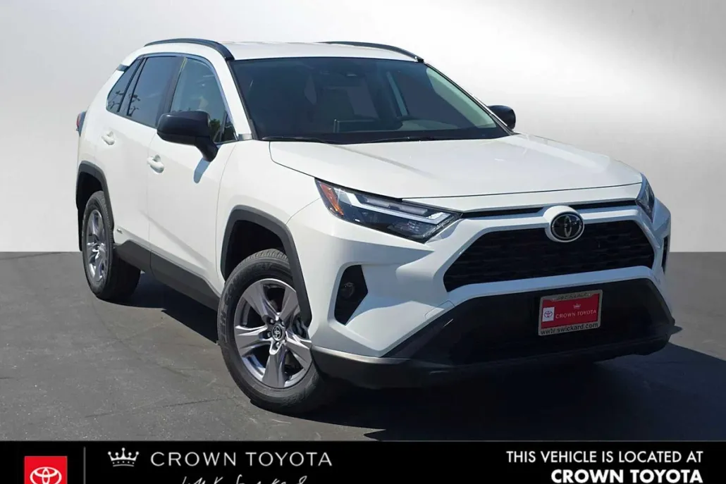 2025 Toyota RAV4 Hybrid LE photo 1