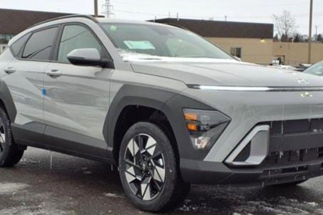2025 Hyundai Kona SEL photo 1