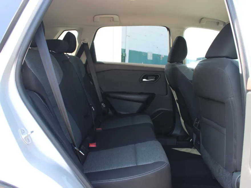 2021 Nissan Rogue SV photo 1