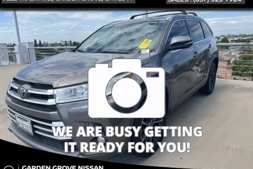 2019 Toyota Highlander XLE photo 1
