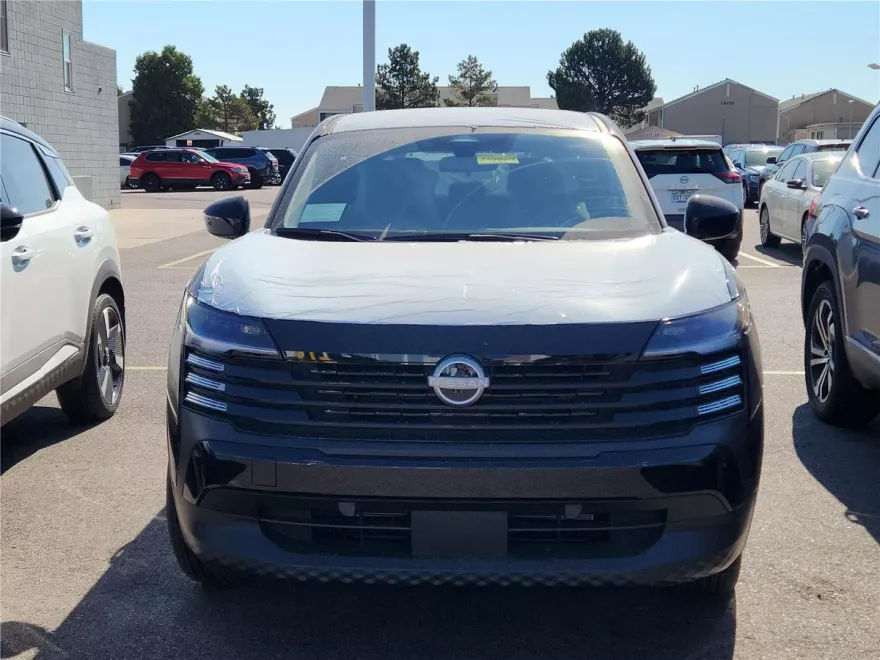 2025 Nissan Kicks SV photo 1