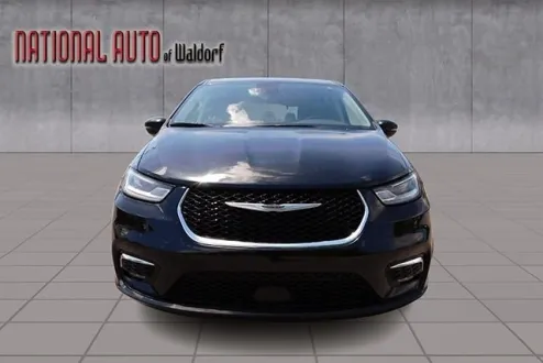 2023 Chrysler Pacifica Touring L photo 3