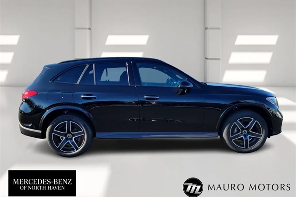 2025 Mercedes Benz GLC 300 4MATIC photo 1