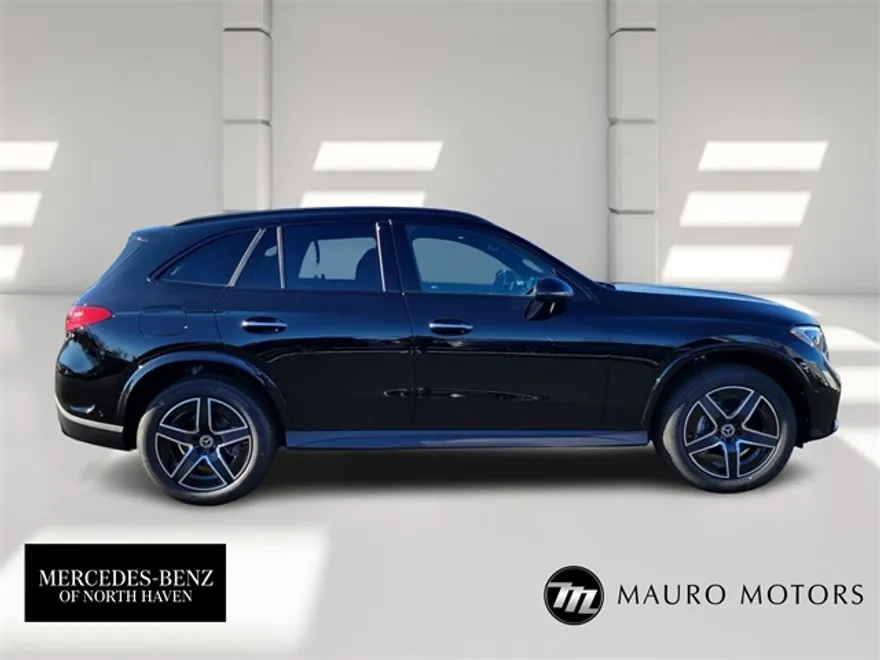 2025 Mercedes Benz GLC 300 4MATIC photo 1