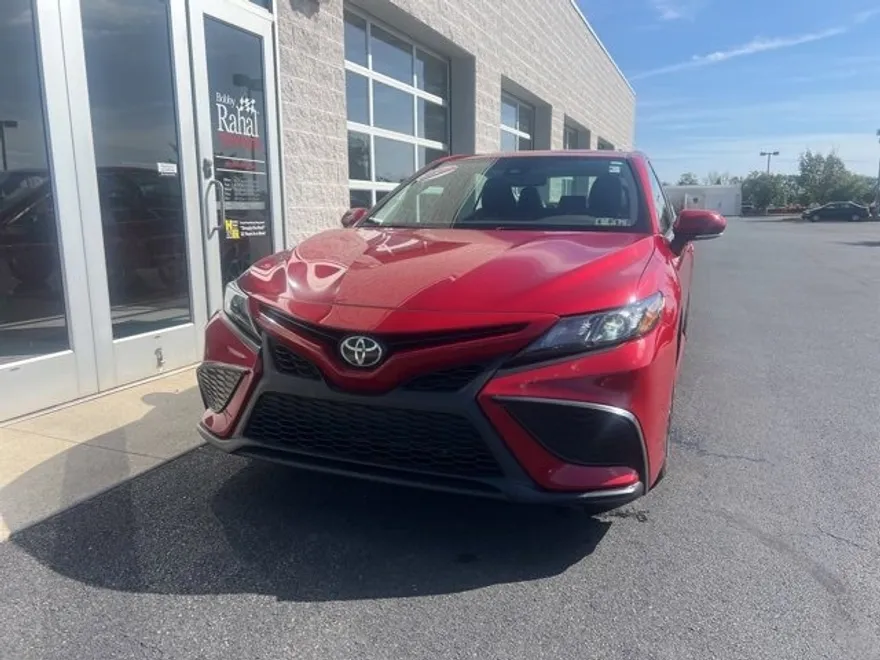 2021 Toyota Camry SE photo 1