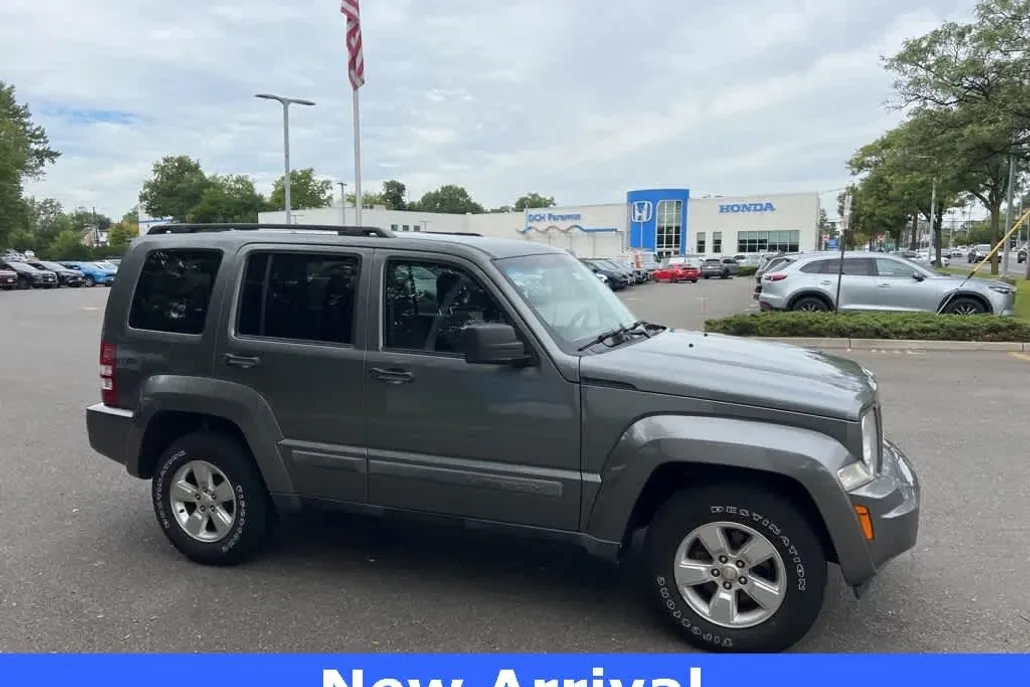 2012 Jeep Liberty Sport photo 1