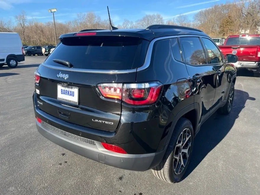 2025 Jeep Compass Limited photo 3