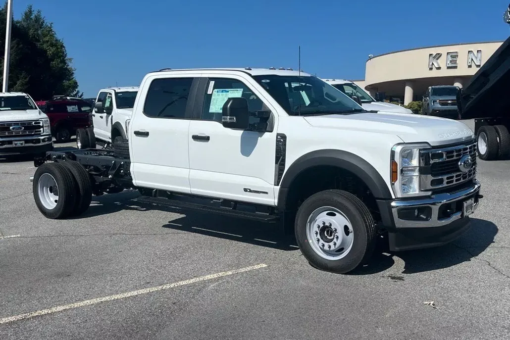 2025 Ford F-550 XL photo 1