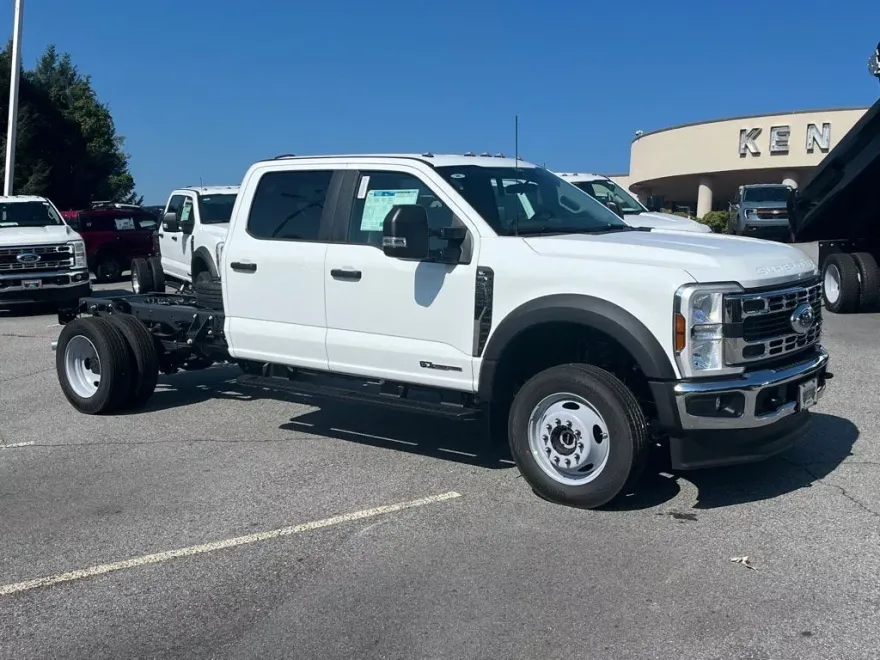 2025 Ford F-550 XL photo 1