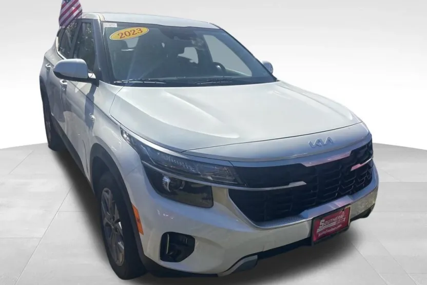 2025 Kia Seltos LX photo 1