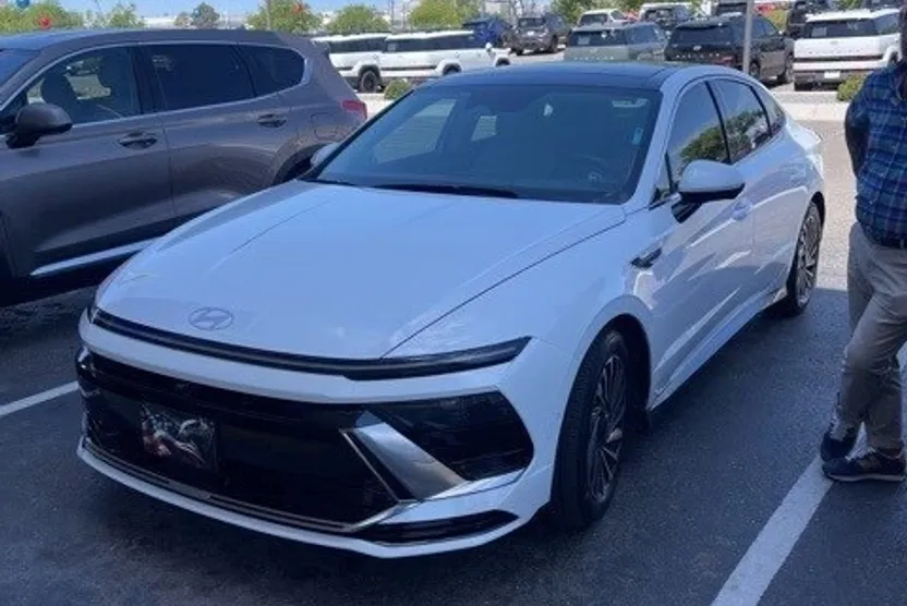 2025 Hyundai Sonata Hybrid Limited photo 1