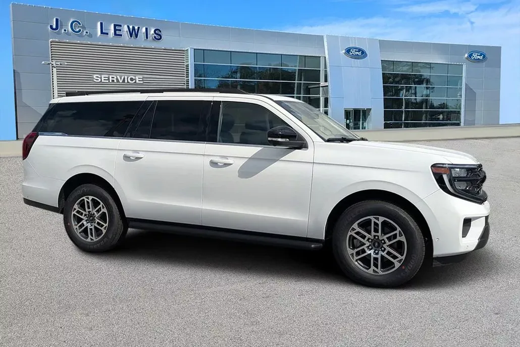2025 Ford Expedition MAX photo 1