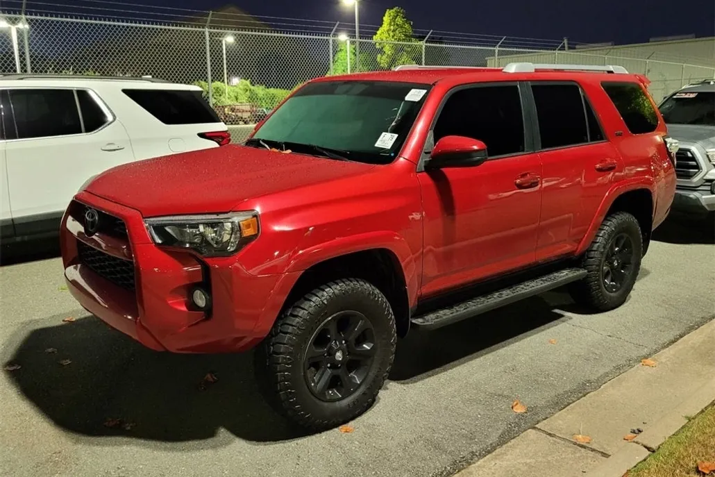 2018 Toyota 4Runner SR5 photo 1