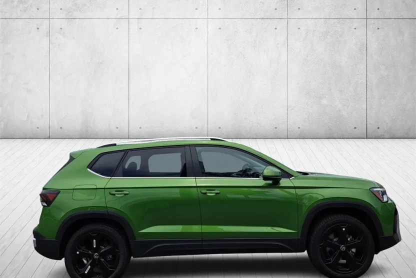 2025 Volkswagen Taos SEL photo 1