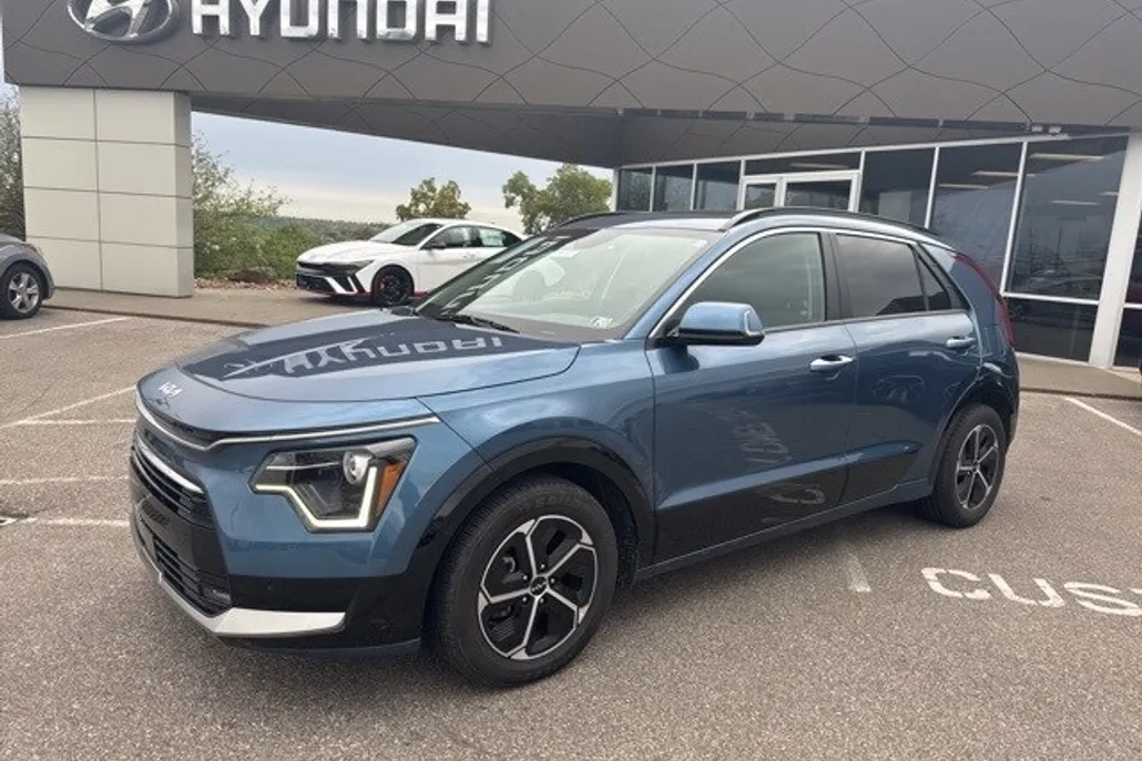 2023 Kia Niro SX photo 1