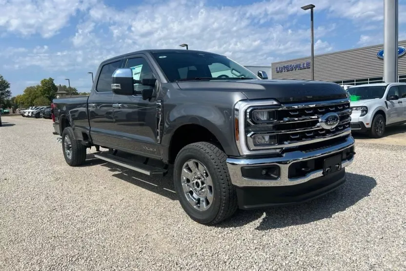 2026 Ford F-350 Lariat photo 1