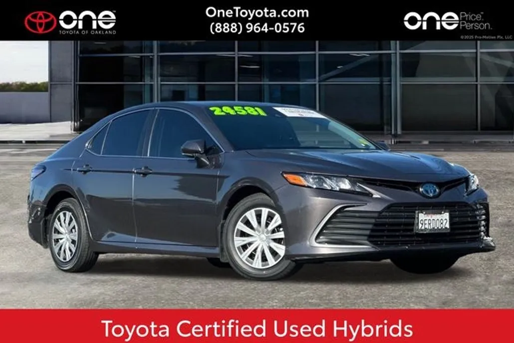 2023 Toyota Camry Hybrid LE photo 1