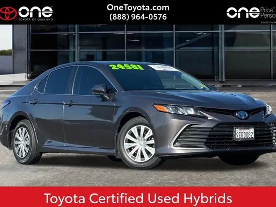 2023 Toyota Camry Hybrid LE photo 1