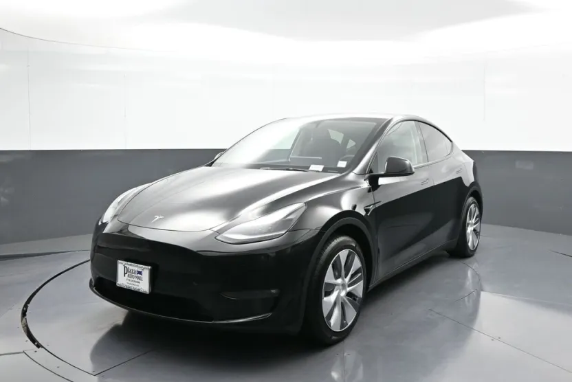 2023 Tesla Model Y Long Range photo 1