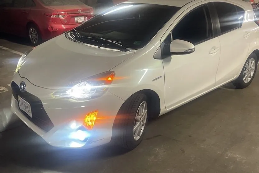2015 Toyota Prius C One photo 1