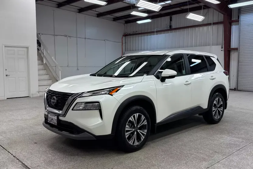 2023 Nissan Rogue SV photo 1
