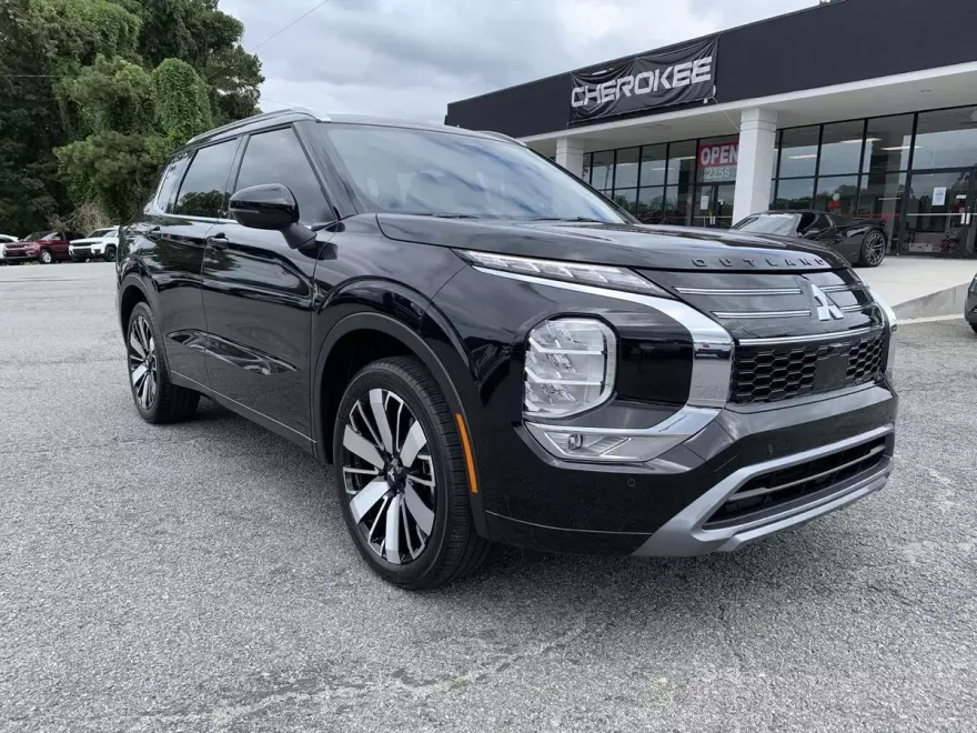 2025 Mitsubishi Outlander SEL photo 1