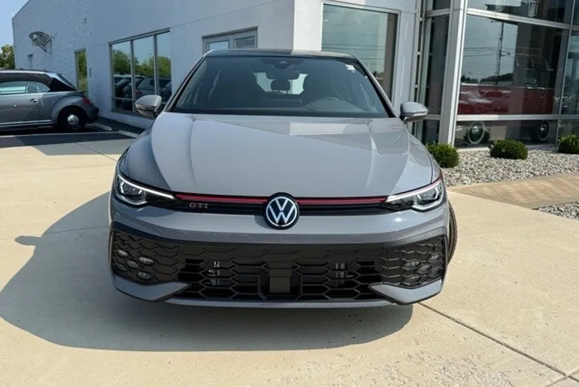 2025 Volkswagen Golf GTI SE photo 1
