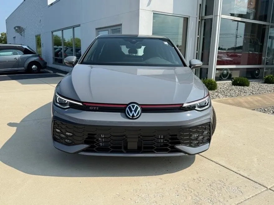 2025 Volkswagen Golf GTI SE photo 1