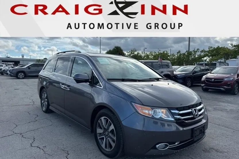 2016 Honda Odyssey Touring photo 1