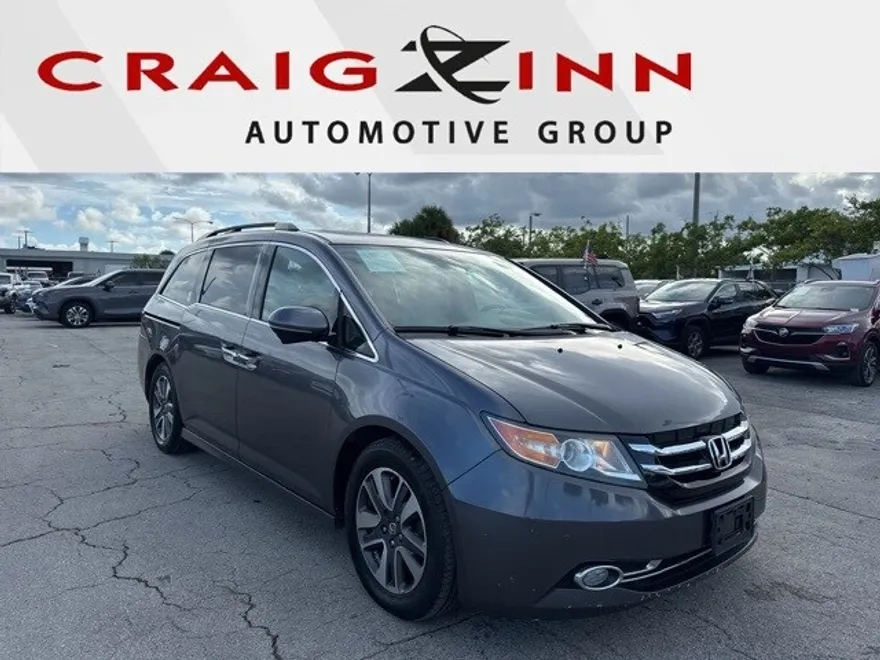 2016 Honda Odyssey Touring photo 1