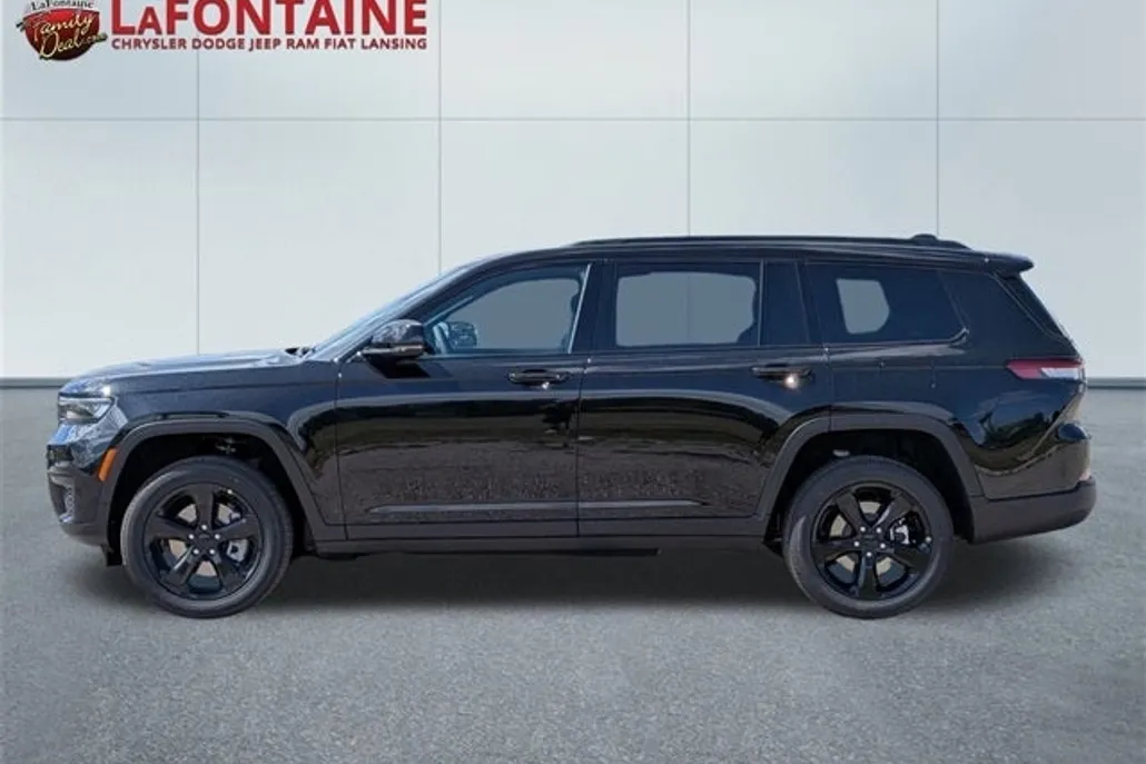 2025 Jeep Grand Cherokee Altitude photo 1