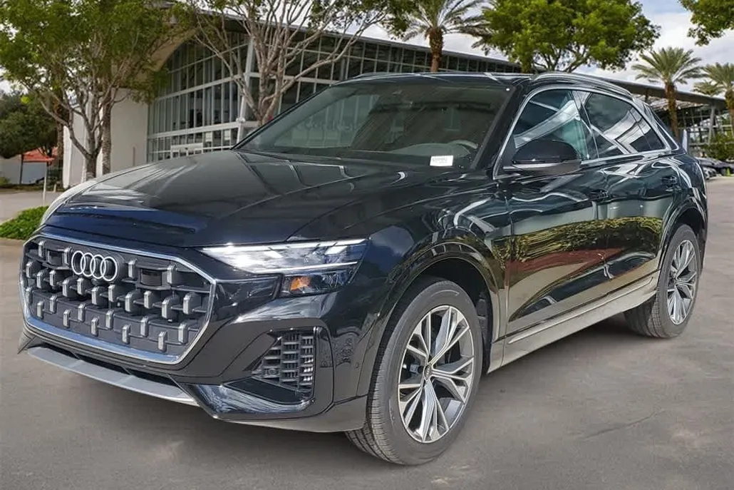 2025 Audi Q8 55 Premium photo 1