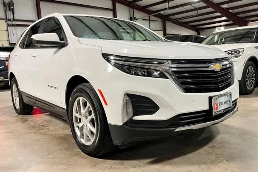 2022 Chevrolet Equinox LT photo 1