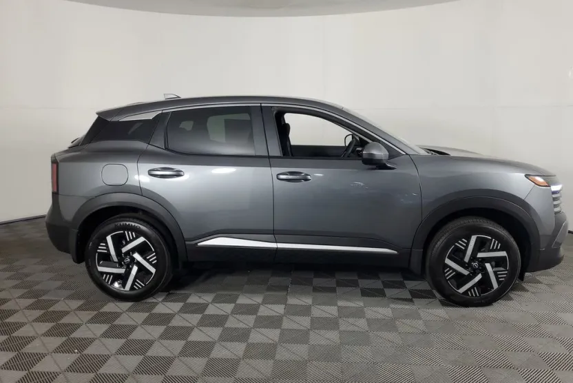 2025 Nissan Kicks SV photo 1