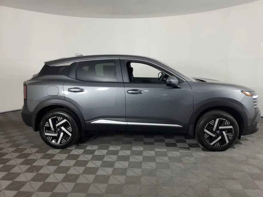 2025 Nissan Kicks SV photo 1